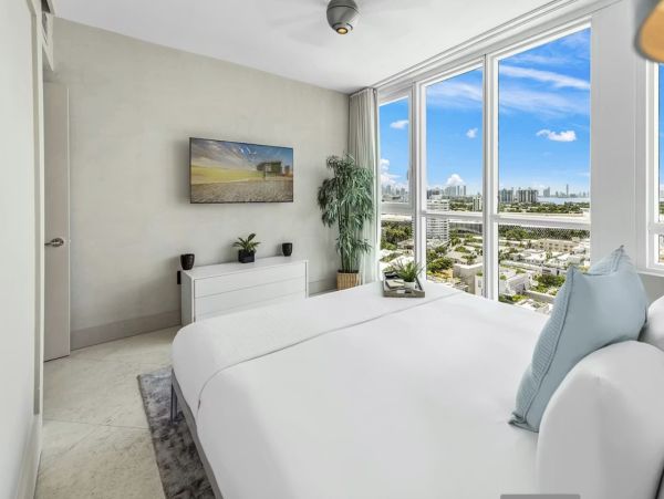 Luxury South Beach Rentals - Oceanfront Balcony, 3 Pools & Spa Access